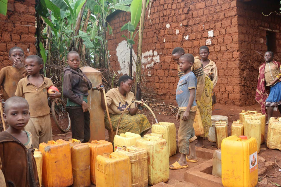 « Kiosque à eau » de la colline Karungura, Burundi
